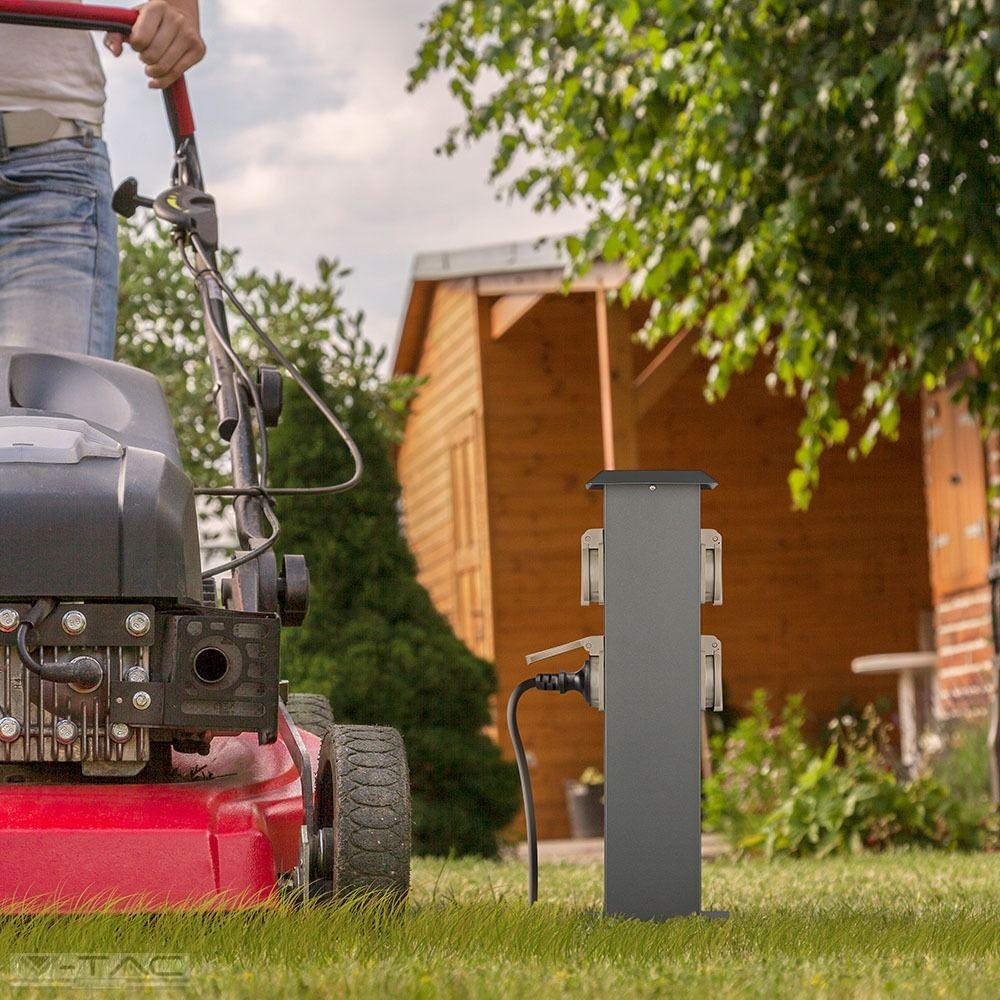 Oszlopos kerti négy csatlakozós konnektor IP44 - 8821 Oszlopos kerti négy csatlakozós konnektor IP44 - 8821